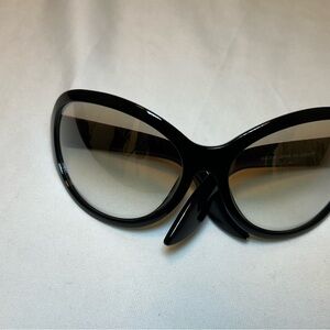 Chic Black Sunglasses